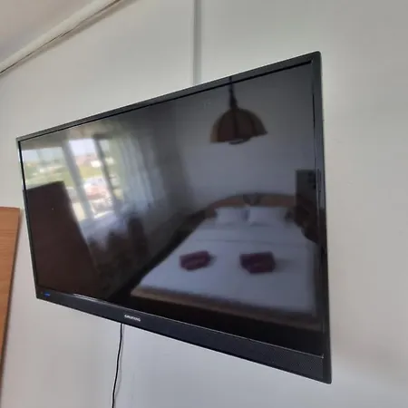 Golden Studio Apartment *